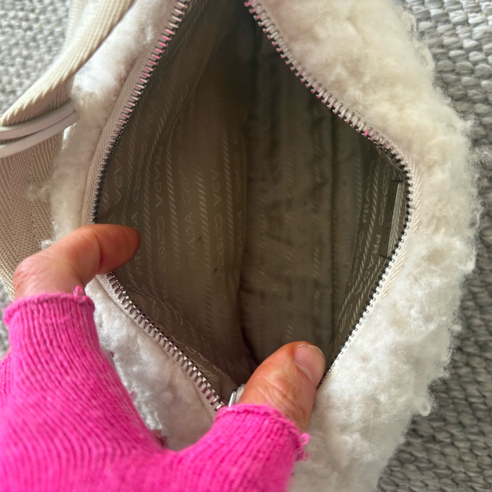 Prada ReEdition 2000 Cashmere Women's Bag - Picture 8 of 9